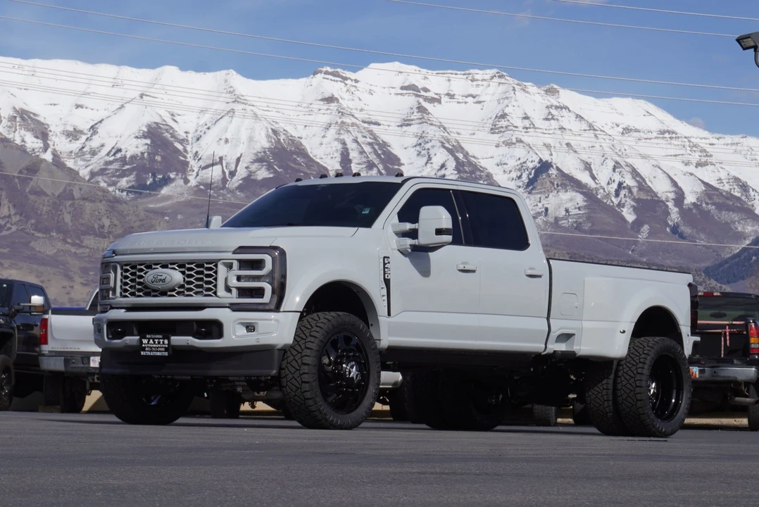 2025 Ford Super Duty 5th Gen - Image 2 of 12