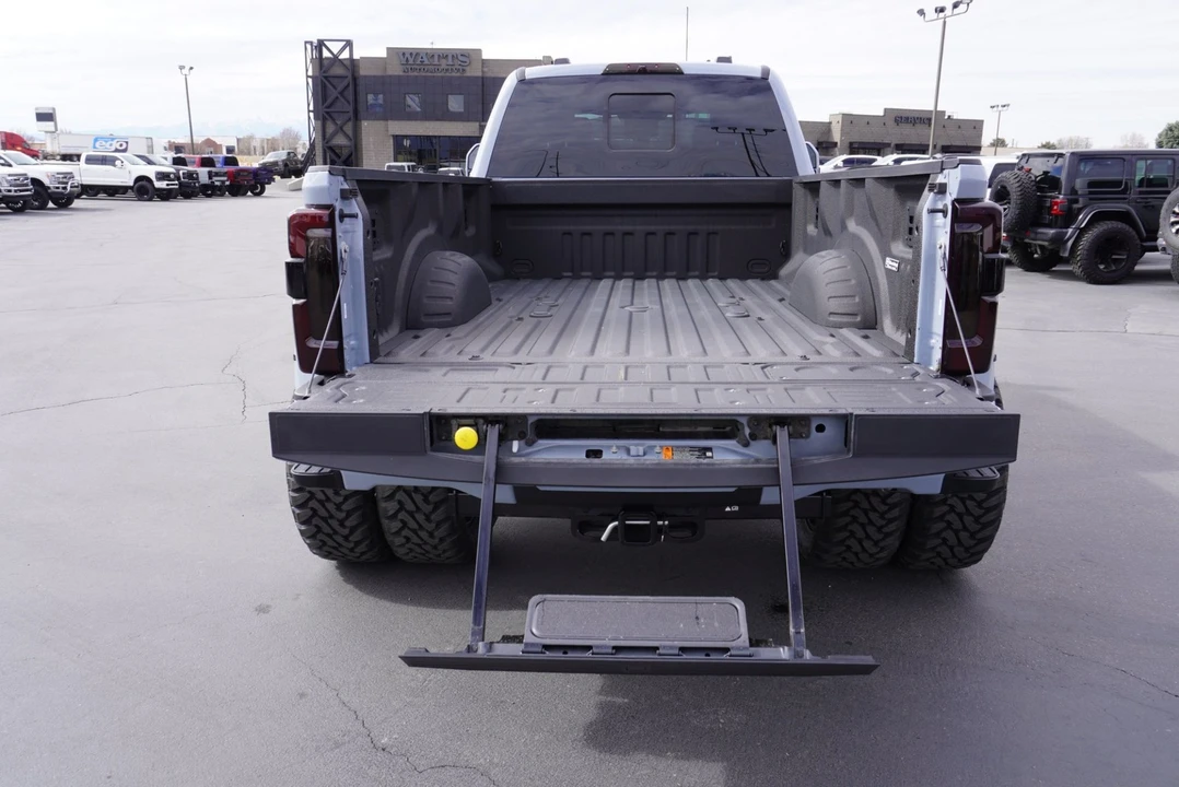 2025 Ford Super Duty 5th Gen - Image 11 of 12