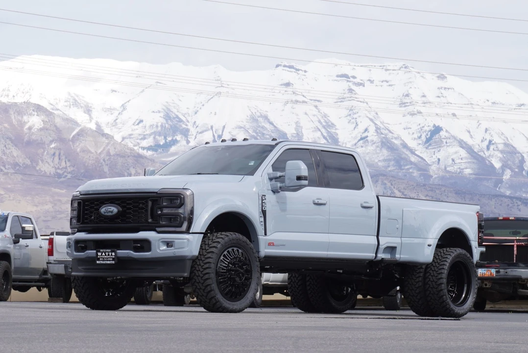 2025 Ford Super Duty 5th Gen - Image 2 of 12