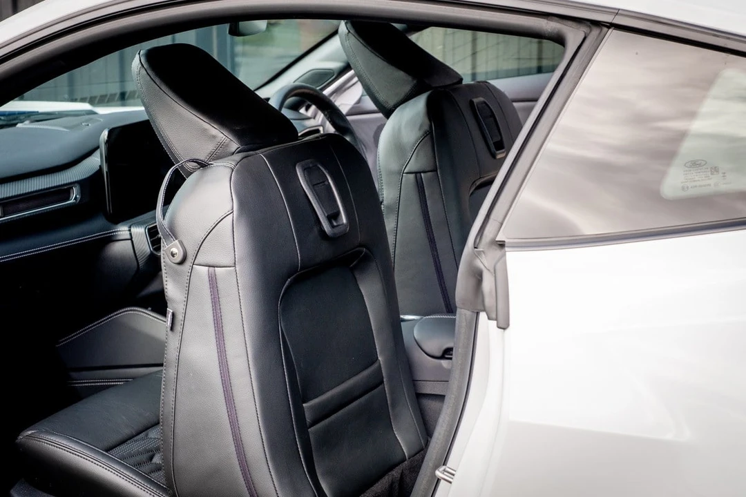 2025 Shelby GT350 - Image 20 of 31
