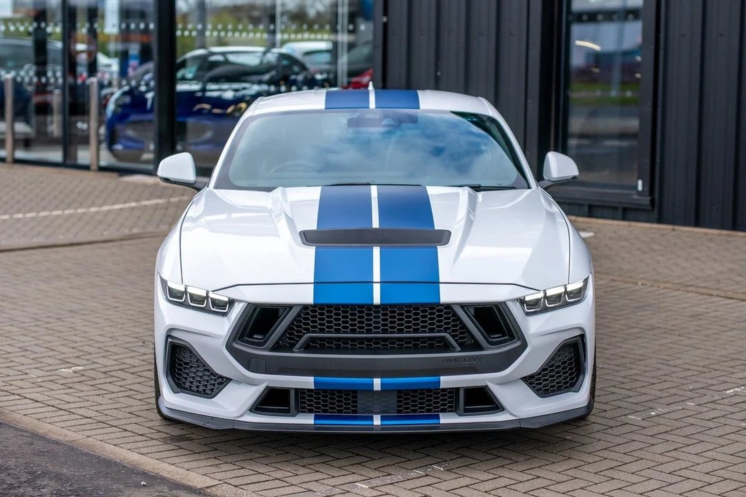 2025 Shelby GT350 - Image 15 of 31