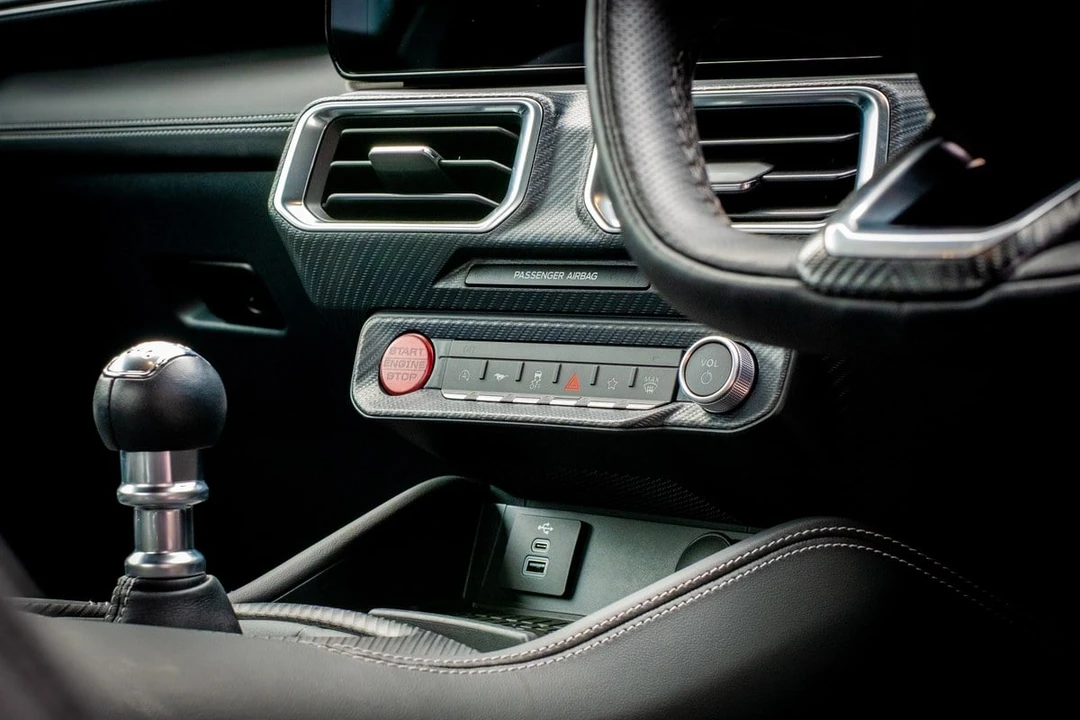 2025 Shelby GT350 - Image 6 of 31