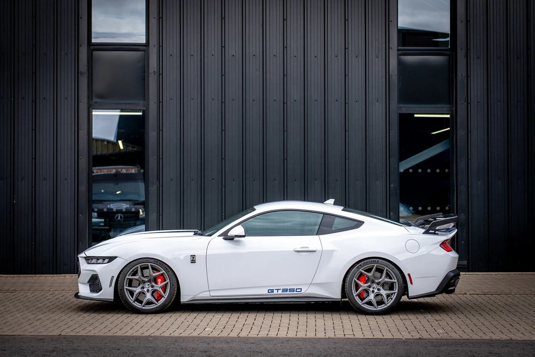 2025 Shelby GT350 - Image 29 of 31