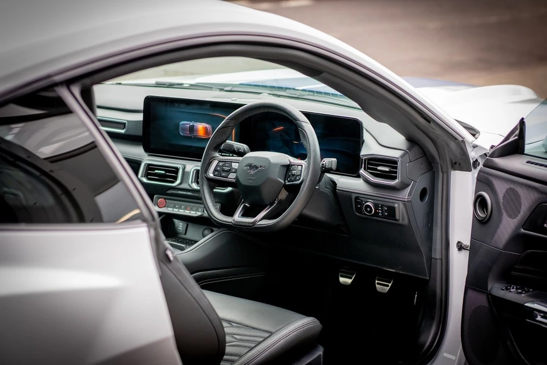 2025 Shelby GT350 - Image 2 of 31