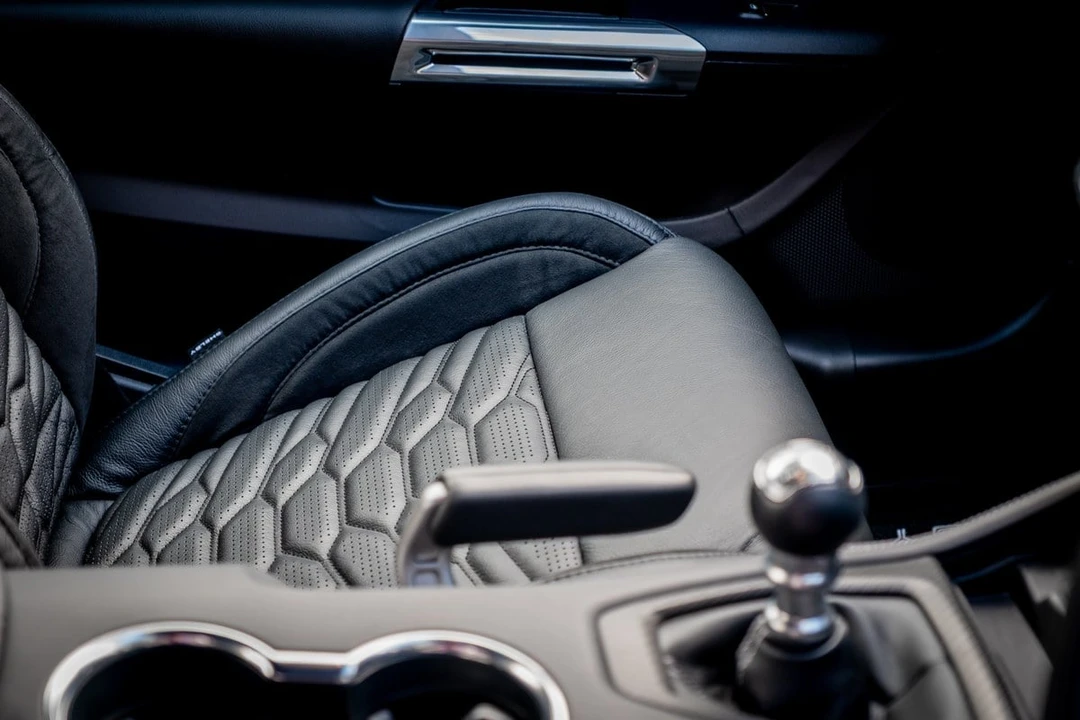 2025 Shelby GT350 - Image 12 of 31