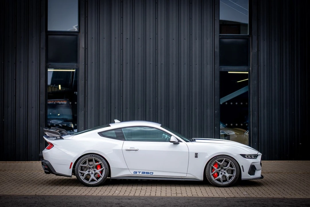 2025 Shelby GT350 - Image 23 of 31