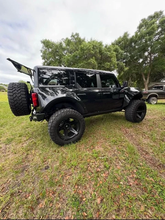 2025 Ford Bronco 6th Gen - Image 11 of 12