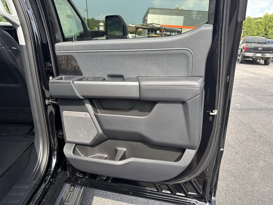 2025 Ford Super Duty 5th Gen - Image 16 of 21