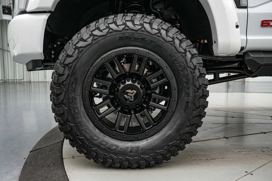 2025 Ford Super Duty 5th Gen - Image 16 of 21