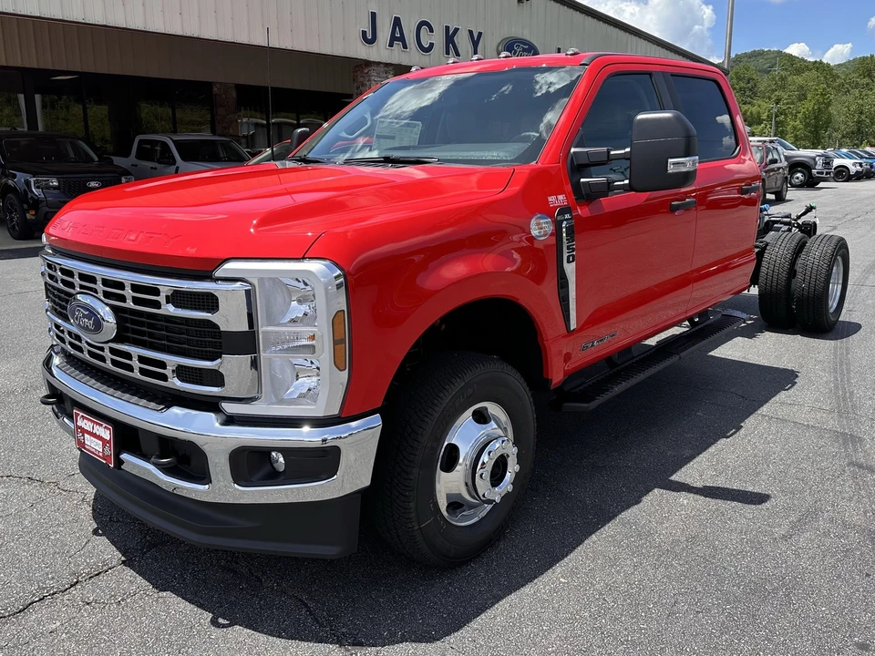 2025 Ford Super Duty 5th Gen - Image 2 of 21