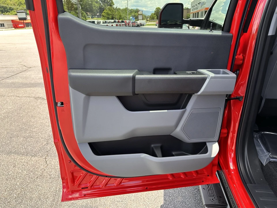 2025 Ford Super Duty 5th Gen - Image 9 of 21