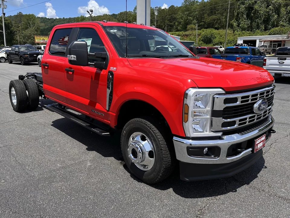 2025 Ford Super Duty 5th Gen - Image 4 of 21