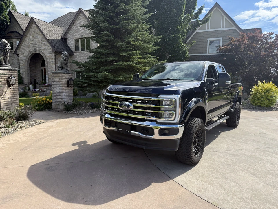 2025 Ford Super Duty 5th Gen - Image 3 of 31