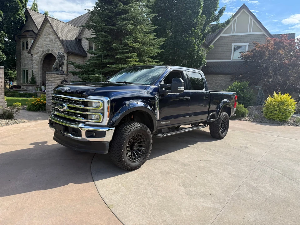 2025 Ford Super Duty 5th Gen - Image 4 of 31
