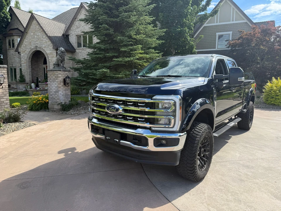 2025 Ford Super Duty 5th Gen - Image 2 of 31
