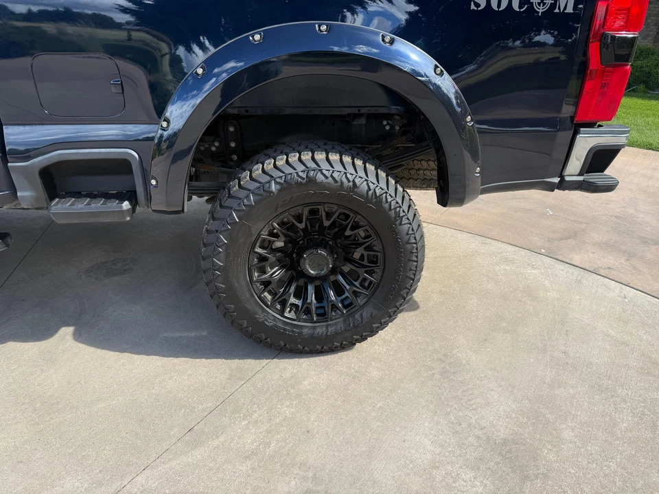 2025 Ford Super Duty 5th Gen - Image 24 of 31