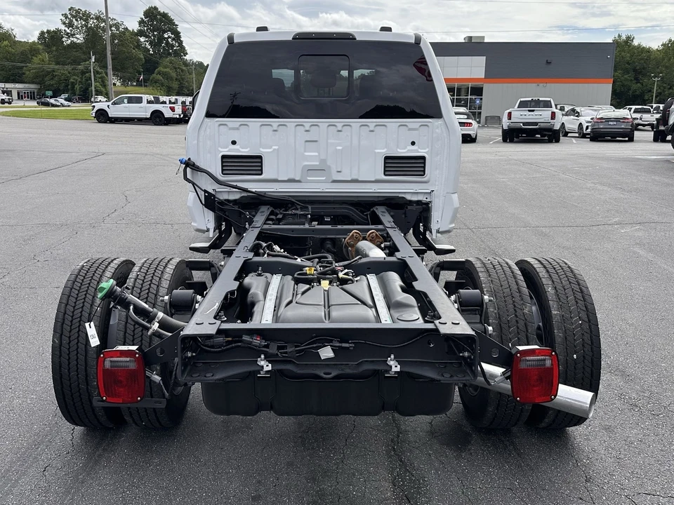 2025 Ford Super Duty 5th Gen - Image 6 of 21