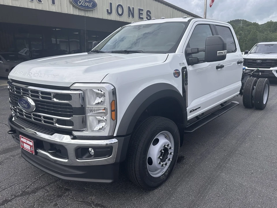 2025 Ford Super Duty 5th Gen - Image 2 of 21