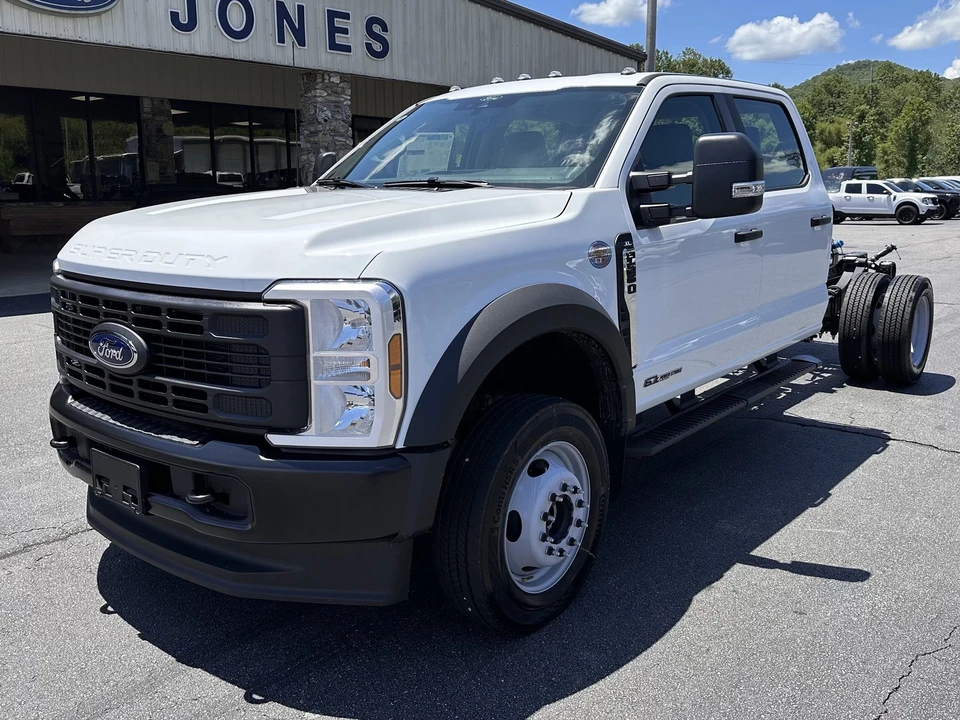 2025 Ford Super Duty 5th Gen - Image 2 of 21
