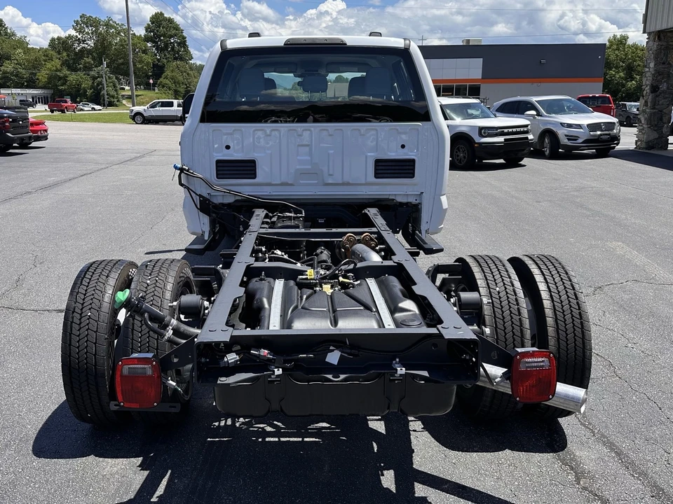 2025 Ford Super Duty 5th Gen - Image 6 of 21