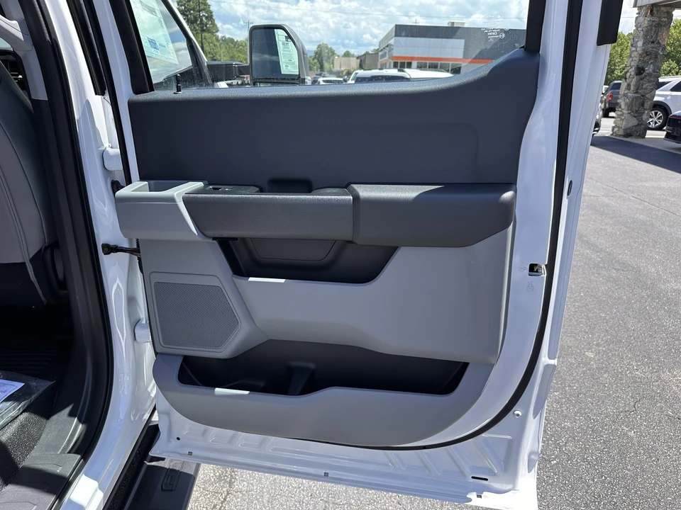 2025 Ford Super Duty 5th Gen - Image 13 of 21