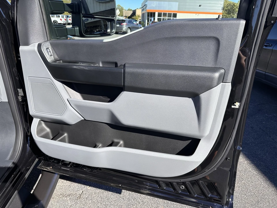 2025 Ford Super Duty 5th Gen - Image 9 of 12
