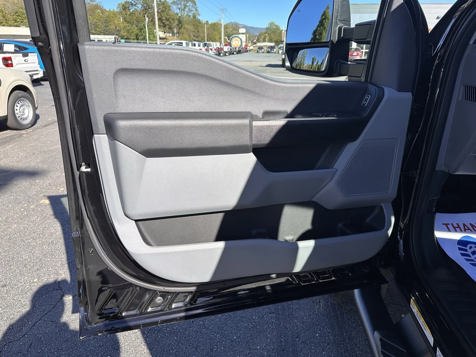 2025 Ford Super Duty 5th Gen - Image 7 of 12
