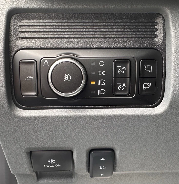 2025 Ford Super Duty 5th Gen - Image 12 of 21