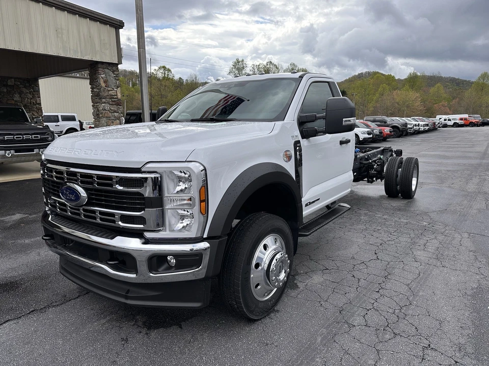 2025 Ford Super Duty 5th Gen - Image 2 of 23