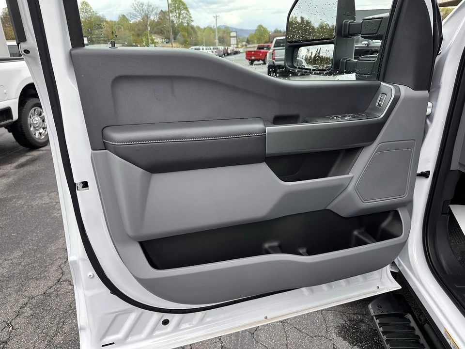 2025 Ford Super Duty 5th Gen - Image 7 of 21