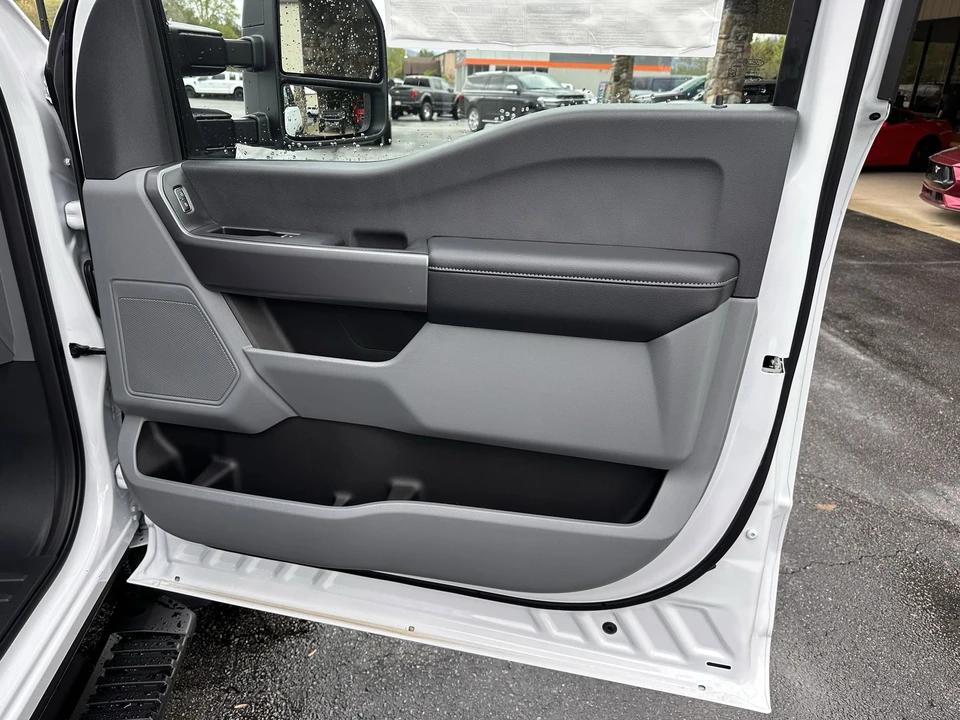 2025 Ford Super Duty 5th Gen - Image 9 of 21