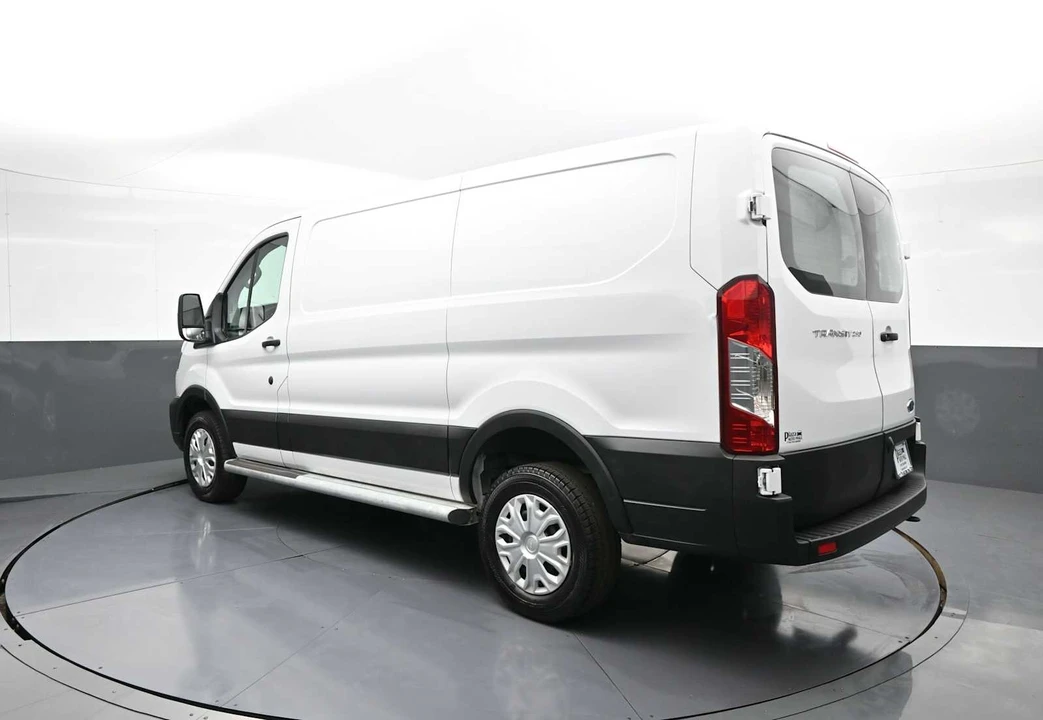 2025 Ford Transit - Image 8 of 31