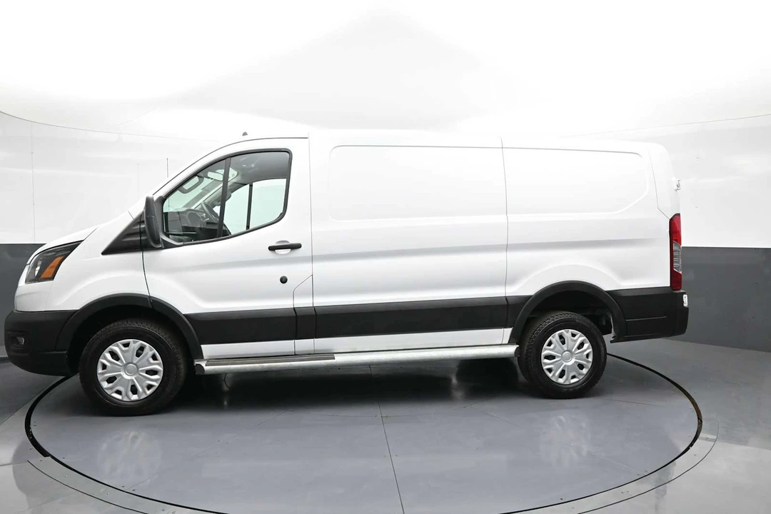 2025 Ford Transit - Image 9 of 31