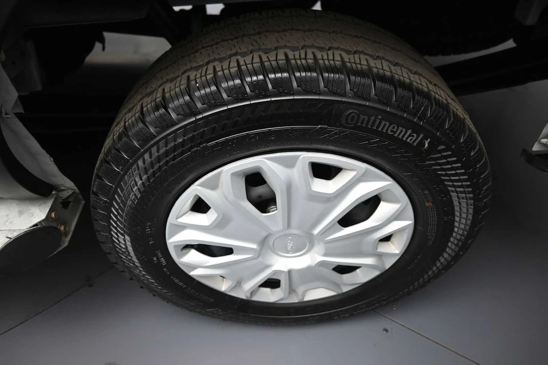 2025 Ford Transit - Image 15 of 31