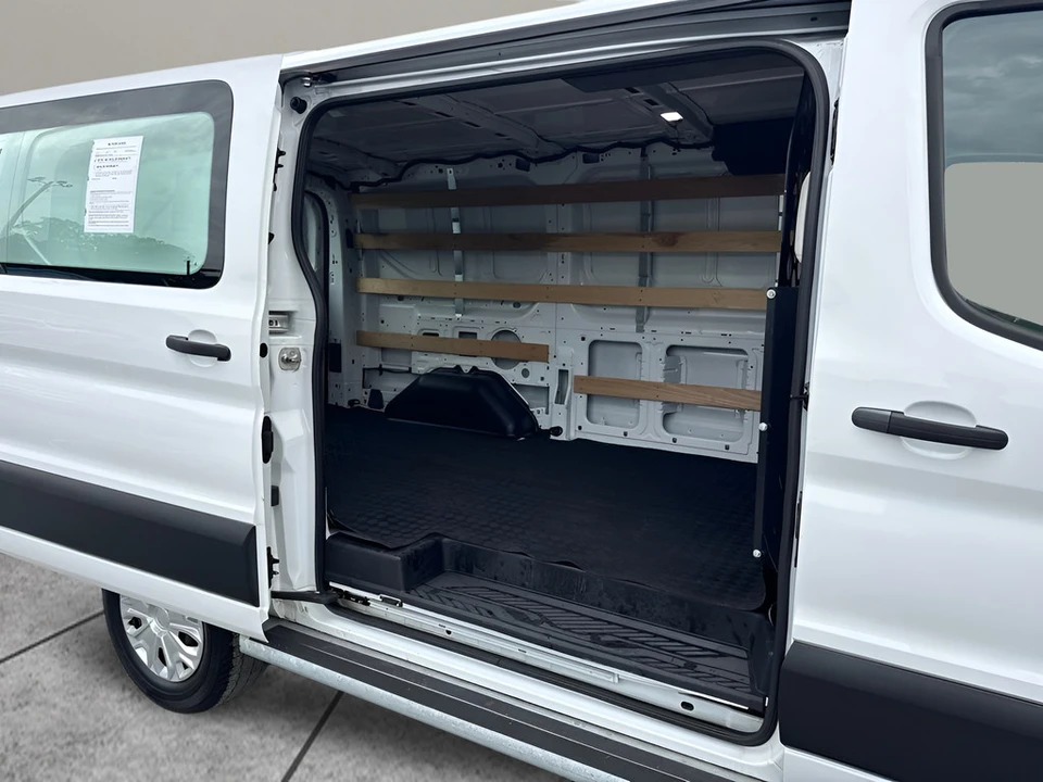 2025 Ford Transit - Image 16 of 18