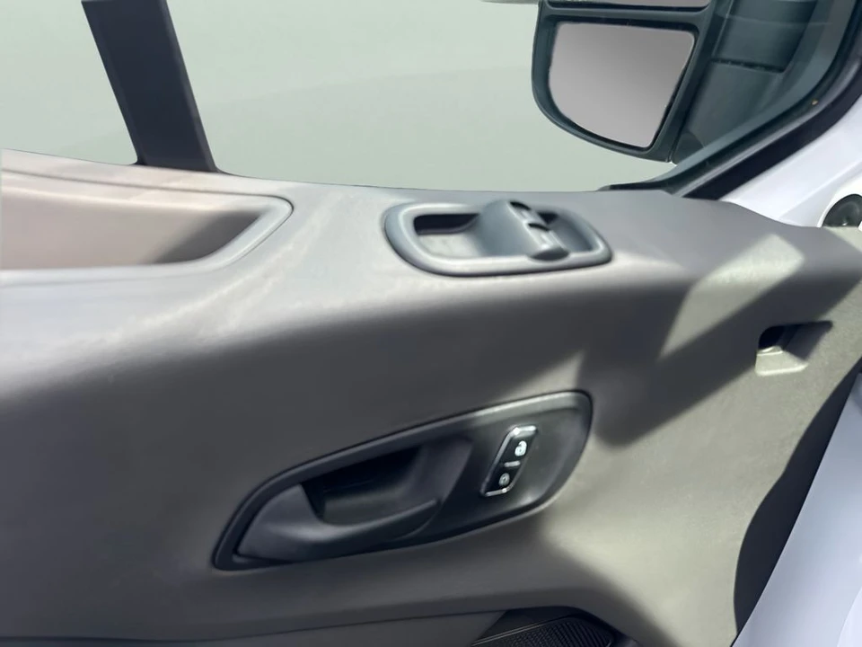 2025 Ford Transit - Image 12 of 16