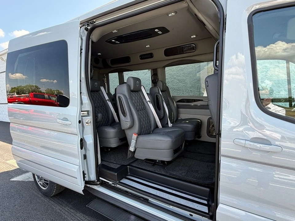 2025 Ford Transit - Image 4 of 12