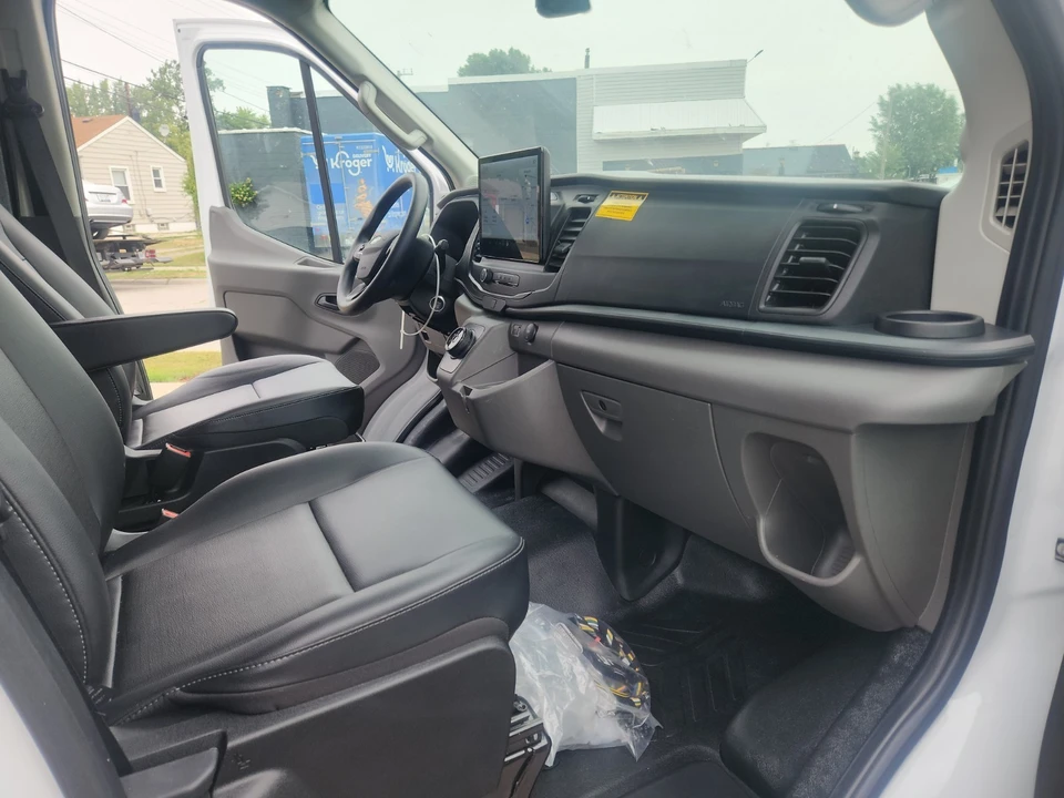 2025 Ford Transit - Image 9 of 31
