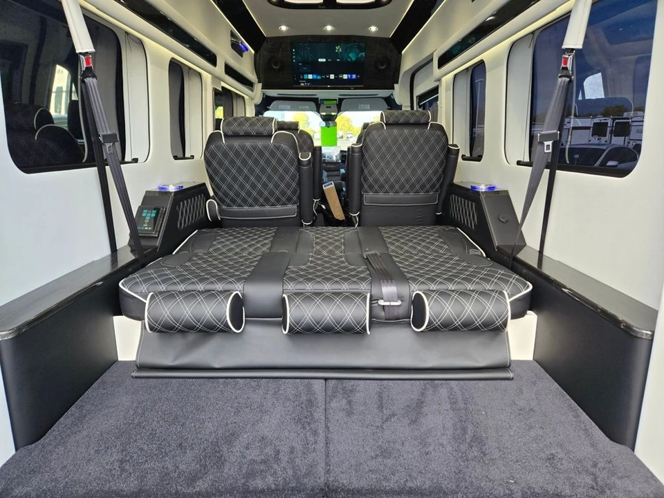 2025 Ford Transit - Image 10 of 12