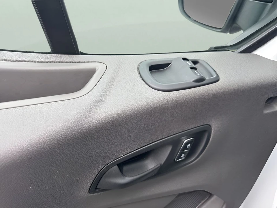 2025 Ford Transit - Image 24 of 31