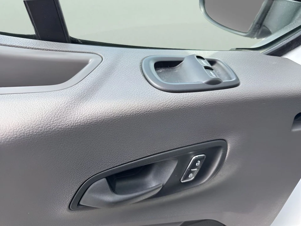 2025 Ford Transit - Image 24 of 31