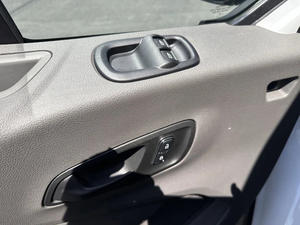 2025 Ford Transit Connect - Image 16 of 21