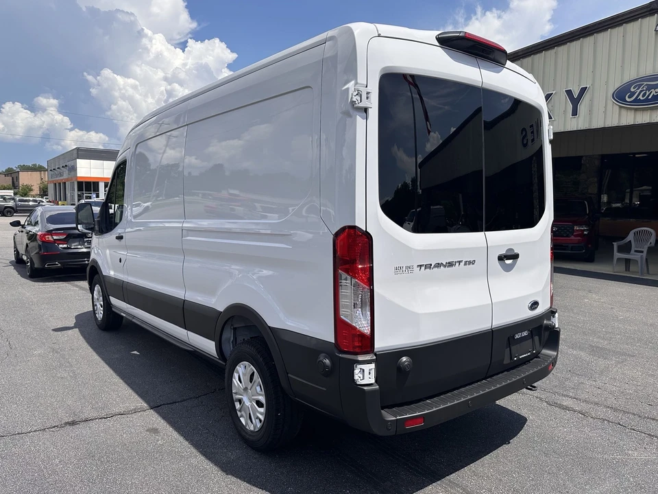 2025 Ford Transit Connect - Image 8 of 21