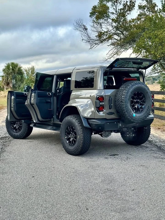 2025 Ford Bronco Raptor 6th Gen - Image 9 of 20