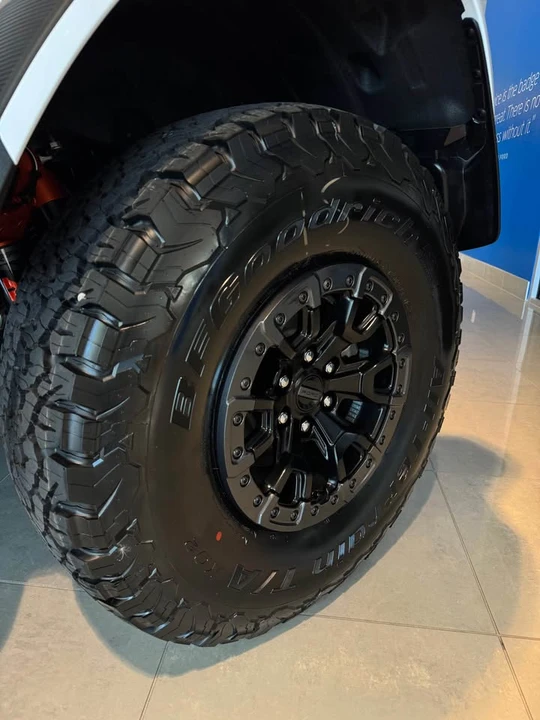 2025 Ford Bronco Raptor 6th Gen - Image 6 of 8