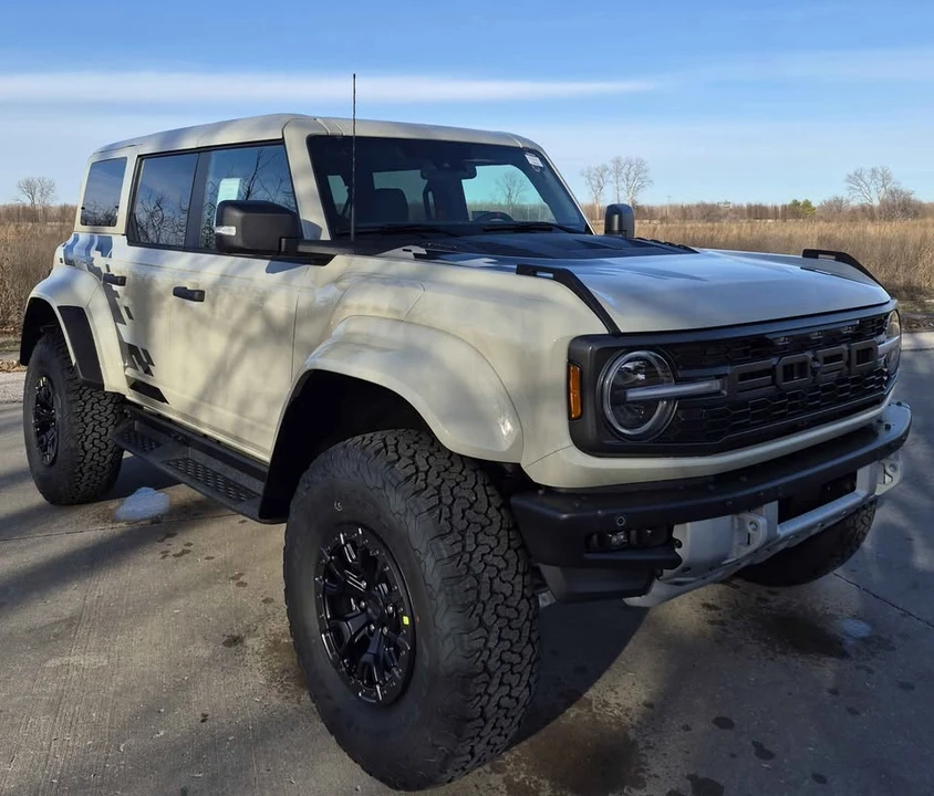 2025 Ford Bronco Raptor 6th Gen - Image 10 of 15