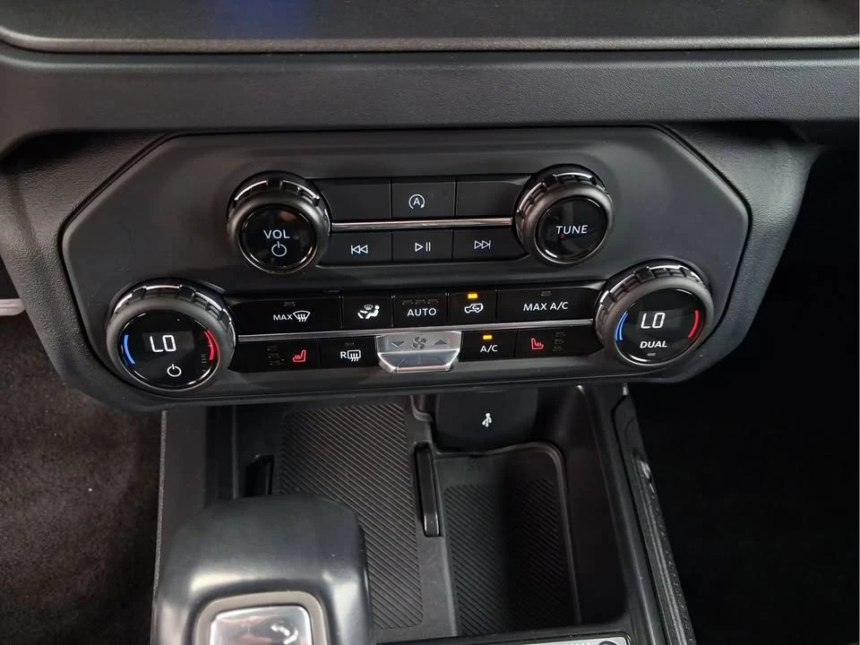 2025 Ford Bronco 6th Gen - Image 17 of 19