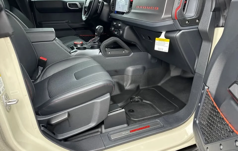 2025 Ford Bronco Raptor 6th Gen - Image 14 of 20