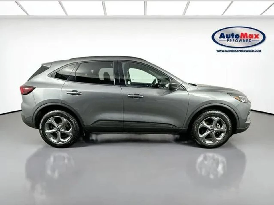 2025 Ford Escape - Image 9 of 20