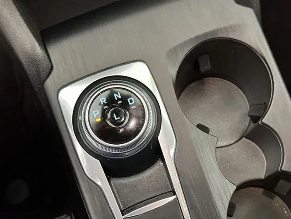 2025 Ford Escape - Image 14 of 20